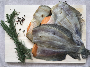 Сурские гренки Шашлык (100 гр): Камбала камчатская вяленая с икрой