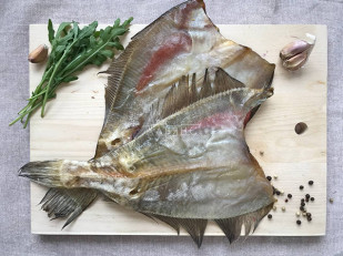 Сурские гренки Шашлык (100 гр): Камбала ёрш (Мурманская) вяленая