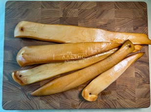 Морской лизун с перцем вяленый: Кальмар палочки х/к