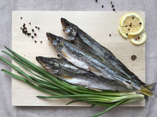 Сурские гренки Шашлык (100 гр): Корюшка вяленая с икрой