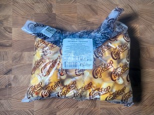 Сыр к пиву: Сыр 1 кг ГОРНЫЙ СЫРОВАР (Бочонок копчёный с паприкой)