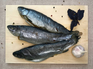 Ресторанные гренки с креветкой: Форель радужная вяленая